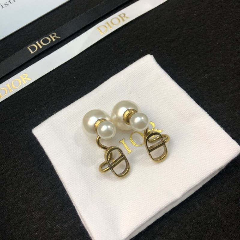 chr1st1an D10r earrings